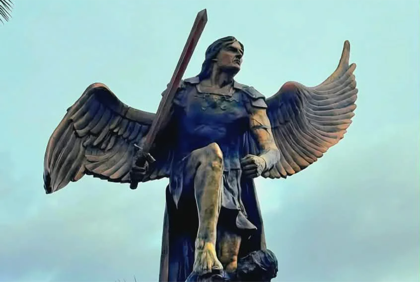 Estatua de San Miguel Arcángel