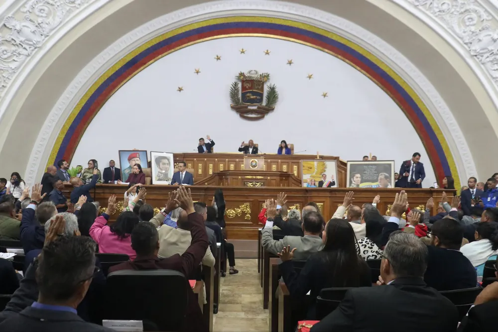 Asamblea Nacional aprueba y sanciona la Ley de Anmistía.