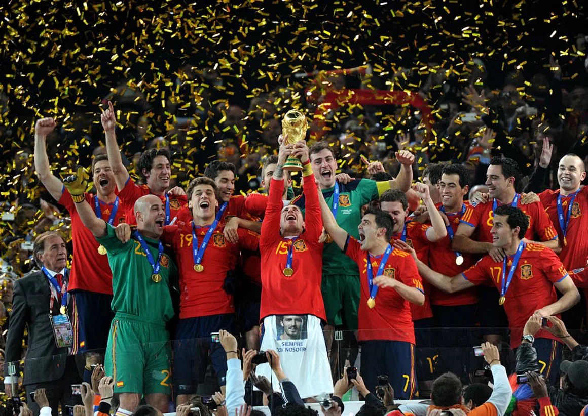 espana-levanta-copa-del-mundo